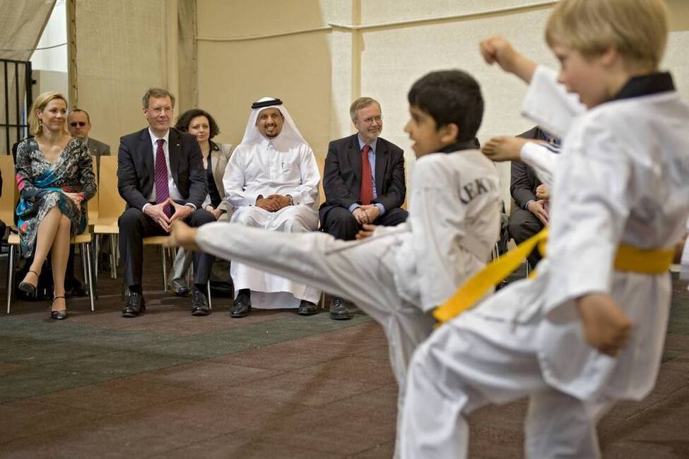 Taekwondo-Vorführung katarischerund deutscher Kinder