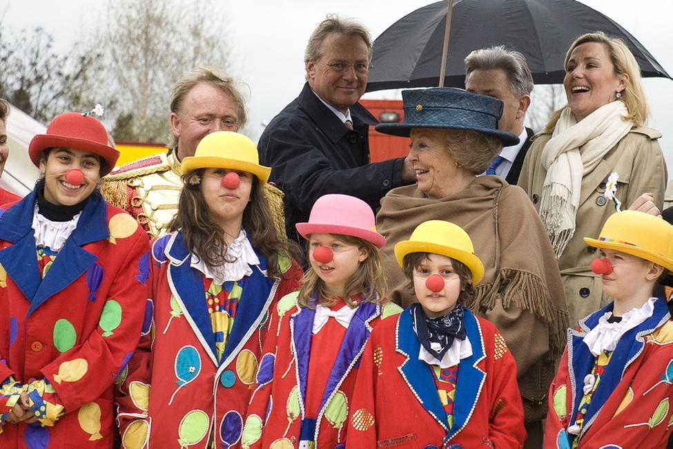 Bettina Wulff und Königin Beatrix besuchen den Mitmachzirkus den Berlin-Neukölln