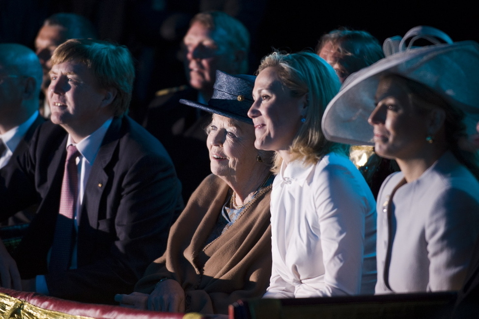 Bettina Wulff und Königin Beatrix besuchen den Mitmachzirkus den Berlin-Neukölln