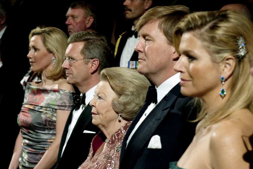 Bundespräsident Christian Wulff, seine Frau Bettina, Königin Beatrix, Kronprinz Willem-Alexander und Kronprinzessin Máxima in der Philharmonie