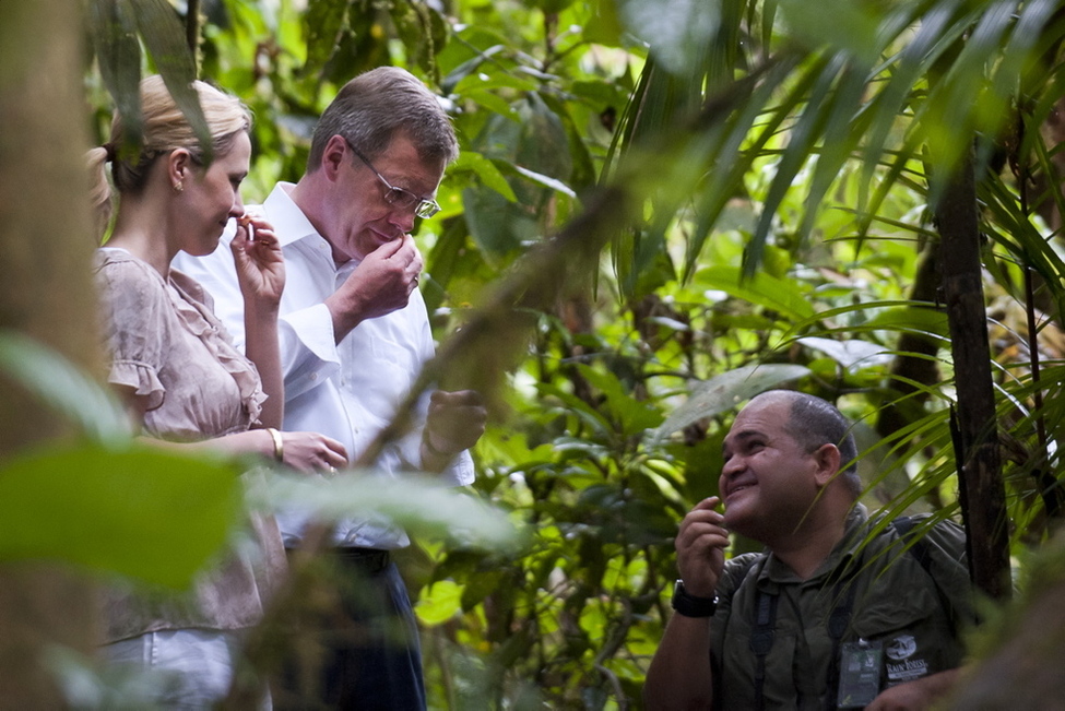 Bundespräsident Christian Wulff und Bettina Wulff beim Besuch des Regenwaldes