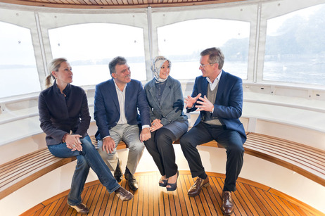 Bundespräsident Christian Wulff und seine Frau Bettina mit dem türkischen Präsidenten Abdullah Gül und dessen Frau Hayrünnisa bei einer gemeinsam Schifffahrt von Berlin-Wannsee zur Glienecker Brücke