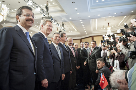 Bundespräsident Christian Wulff und der türkische Präsident Abdullah Gül (3.v.l.) beim Deutsch-Türkisches Wirtschaftsforum 2011