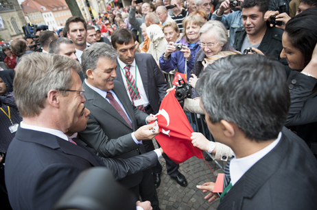 Bundespräsident Christian Wulff und der türkische Präsident Abdullah Gül beim Stadtrundgang in Osnabrück