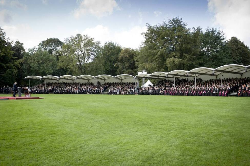 Bundespräsident Christian Wulff bei seiner Ansprache im Park von Schloss Bellevue vor rund 1100 Bürgerinnen und Bürgern
