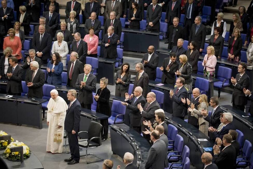 Bundespräsident Christian Wulff und Papst Benedikt XVI. nach der Rede im Plenarsaal des Deutschen Bundestages