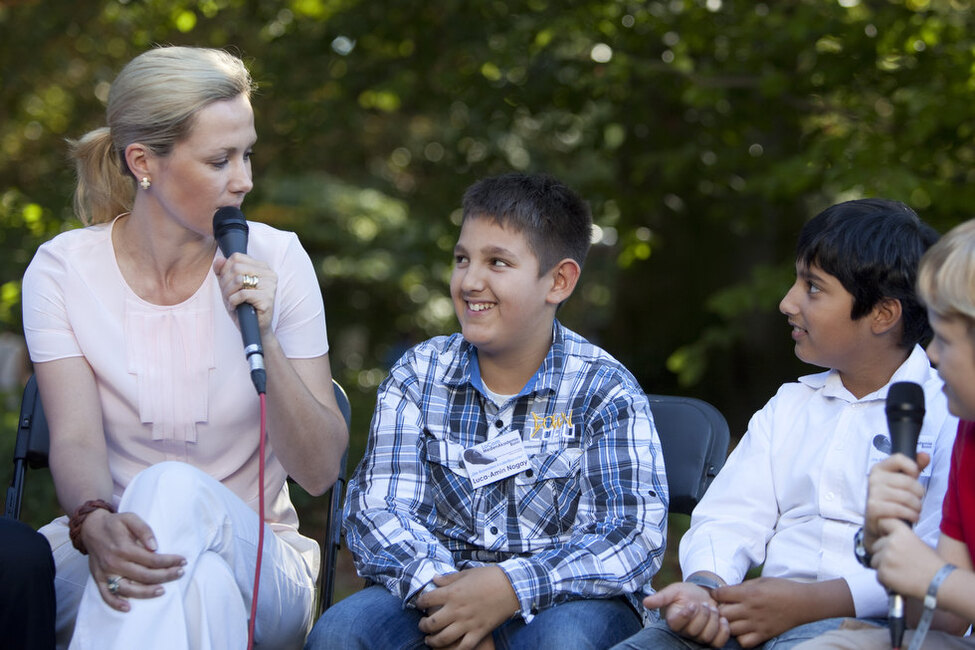 Bettina Wulff im Gespräch mit Kinderreportern