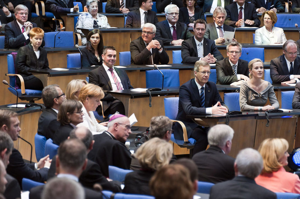 Bundespräsident Christian Wulff und seine Frau Bettina beim Festakt im ehemaligen Plenarsaal des Deutschen Bundestages