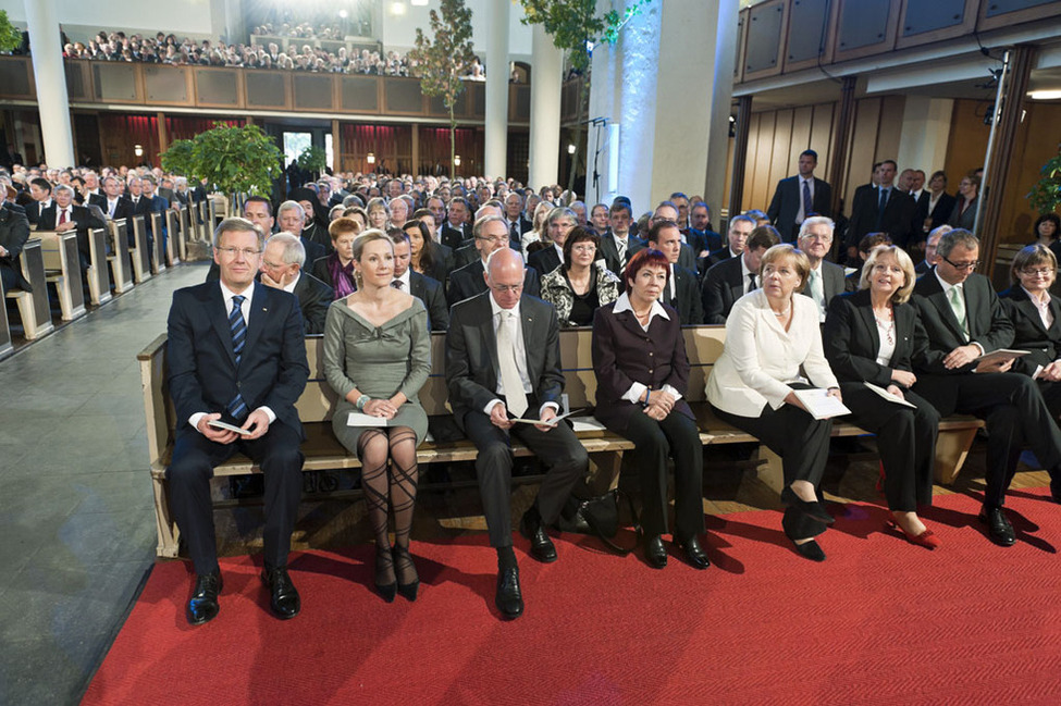 Bundespräsident Christian Wulff und seine Frau Bettina beim ökumenischen Gottesdienst in der Kreuzkirche