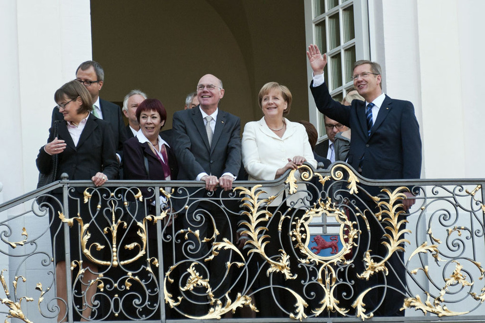 Bundespräsident Christian Wulff mit Bundeskanzlerin Angela Merkel, Bundestagspräsident Norbert Lammert (Mitte)