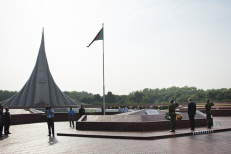 Bundespräsident Christian Wulff am Ehrenmonument Savar