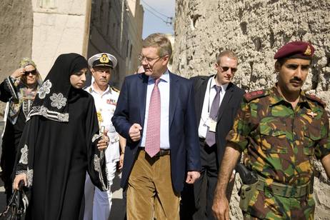 Bundespräsident Christian Wulff beim Rundgang durch die Alstadt von Nizwa