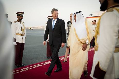 Bundespräsident Christian Wulff bei der Ankunft auf dem Flughafen Doha International