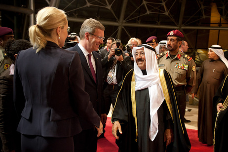 Begrüßung durch den Emir von Kuwait, Scheich Sabah Al Ahmad Al Jaber Al Sabah,  auf dem Kuwait International Airport