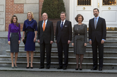 Bundespräsident Christian Wulff und Bettina Wulff mit Prinzessin Letizia, König Juan Carlos I., Königin Sofía und Prinz Felipe (von links)