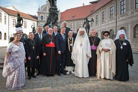 Bundespräsident Christian Wulff mit Vertretern der Weltreligionen auf dem Brunnenhof der Residenz München