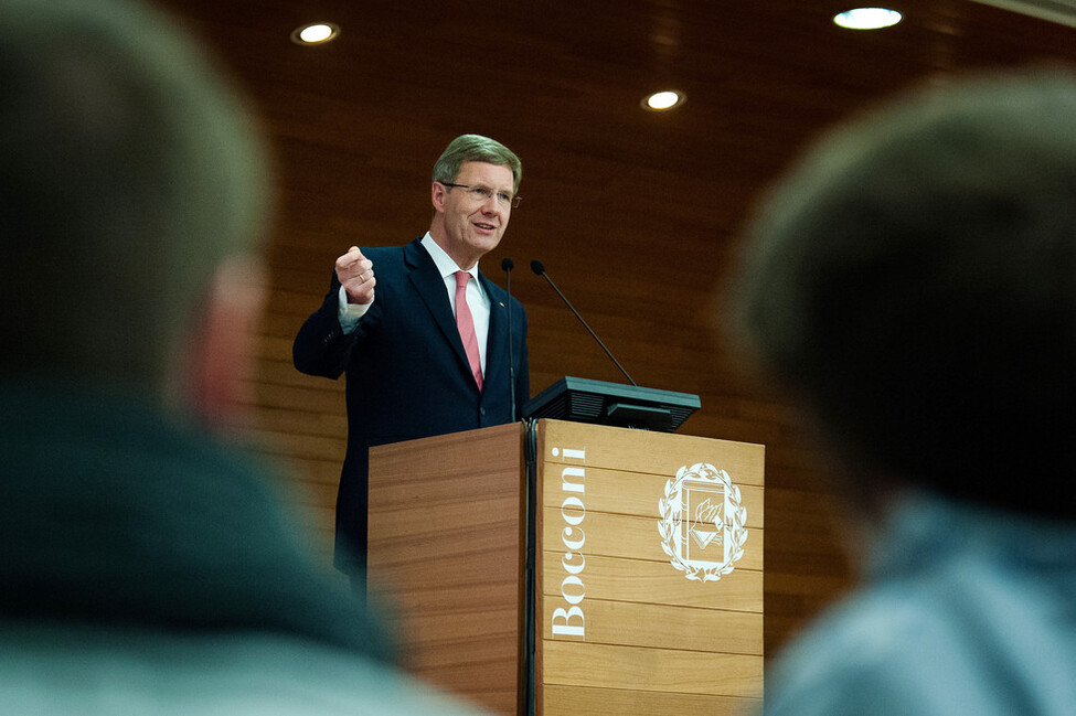 Staatsbesuch in Italien -  Bundespräsident Christian Wulff bei seiner Rede an der Universität Bocconi in Mailand