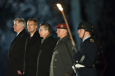 Großer Zapfenstreich im Park von Schloss Bellevue zu Ehren von Bundespräsident a. D. Christian Wulff