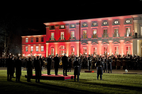 Großer Zapfenstreich im Park von Schloss Bellevue zu Ehren von Bundespräsident a. D. Christian Wulff