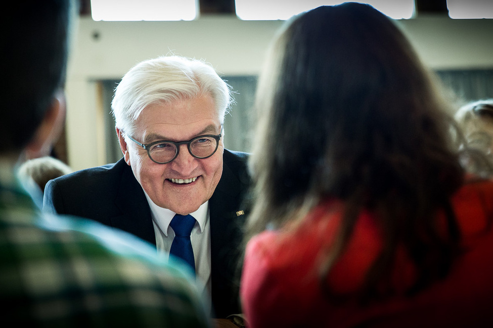 Bundespräsident Frank-Walter Steinmeier bei der Begegnung mit Vertretern der v. Bodelschwinghschen Stiftungen Bethel im Assapheum nach dem Gottesdienst zum 150-jährigen Jubiläum Bethel in Bielefeld-Bethel