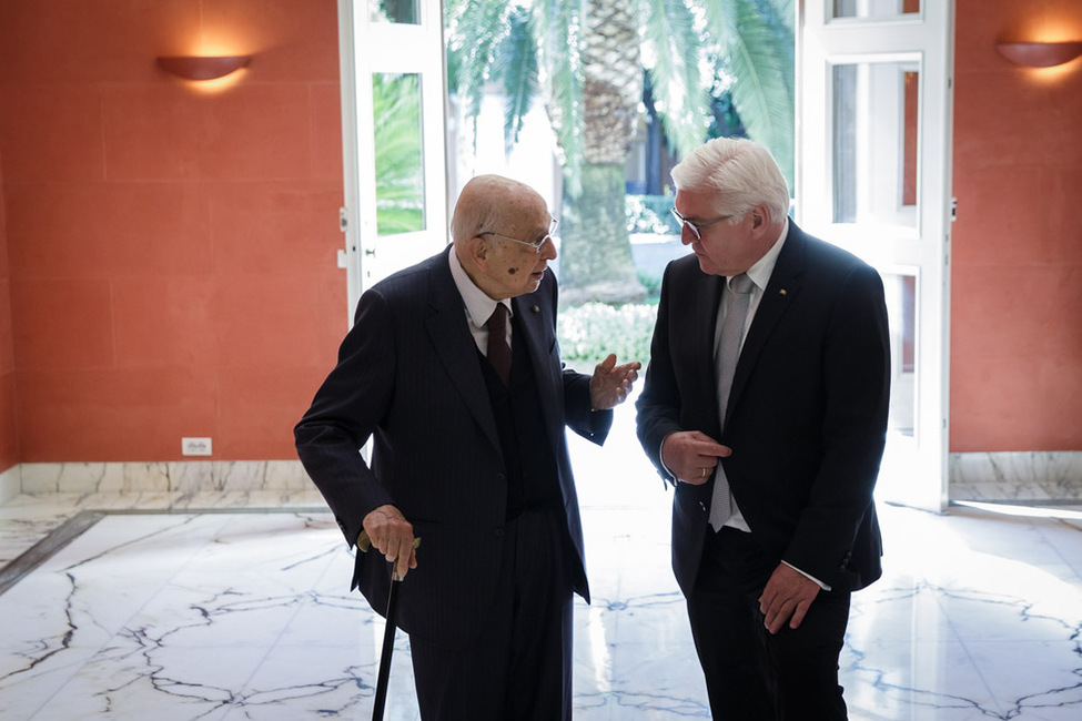 Bundespräsident Frank-Walter Steinmeier im Gespräch mit dem Staatspräsidenten a.D., Giorgio Napolitano, während des offiziellen Besuchs in Italien   