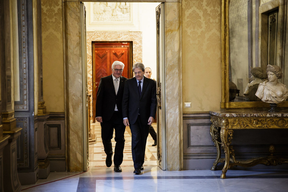 Bundespräsident Frank-Walter Steinmeier im Austausch mit dem Ministerpräsidenten der Italienienischen Republik, Paolo Gentiloni, im Palazzo Chigi während des offiziellen Besuchs in Italien   