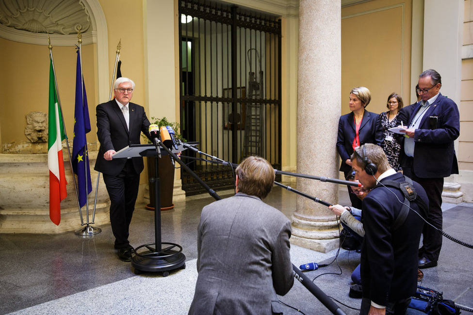 Bundespräsident Frank-Walter Steinmeier bei einer Pressebegegnung während des offiziellen Besuchs in Italien   