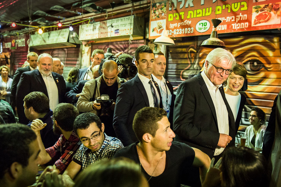 Bundespräsident Frank-Walter Steinmeier und Elke Büdenbender beim Gang über den Mahane Yehuda Markt anlässlich des Besuches in Israel und in den Palästinensischen Gebieten