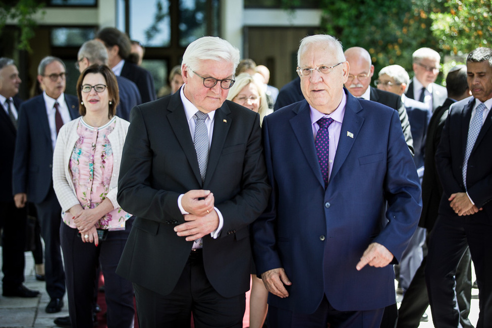 Bundespräsident Frank-Walter Steinmeier wird durch den Präsidenten des Staates Israel, Reuven Rivlin, in seinem Amtssitz begrüßt anlässlich des Besuches in Israel und in den Palästinensischen Gebieten