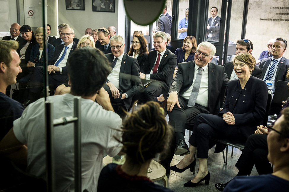 Bundespräsident Frank-Walter Steinmeier und Elke Büdenbender im Gespräch mit Vertretern der Aktion Sühnezeichen Friedensdienste in Israel anlässlich des Besuches in Israel und in den Palästinensischen Gebieten