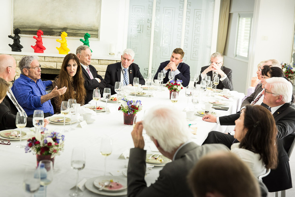 Bundespräsident Frank-Walter Steinmeier beim Mittagessen mit Vertretern der Zivilgesellschaft in der Residenz des Botschafters in Herzliya anlässlich des Besuches in Israel und in den Palästinensischen Gebieten 