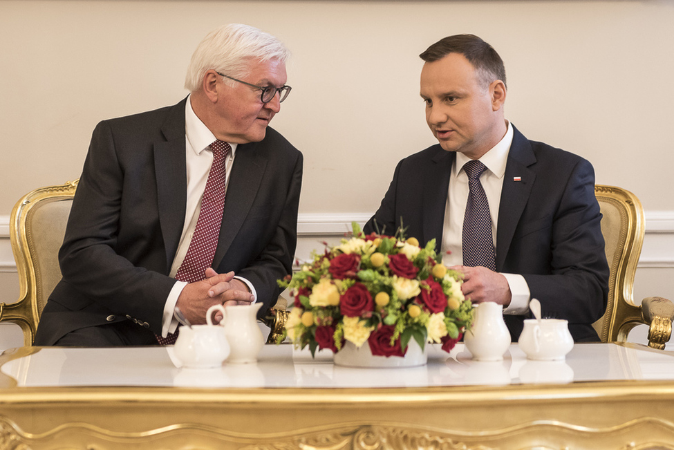 Bundespräsident Frank-Walter Steinmeier beim Gespräch mit dem Präsidenten der Republik Polen, Andrzej Duda, im Weißen Saal des Präsidentenpalasts in Warschau anlässlich des Antrittsbesuchs in der Republik Polen  