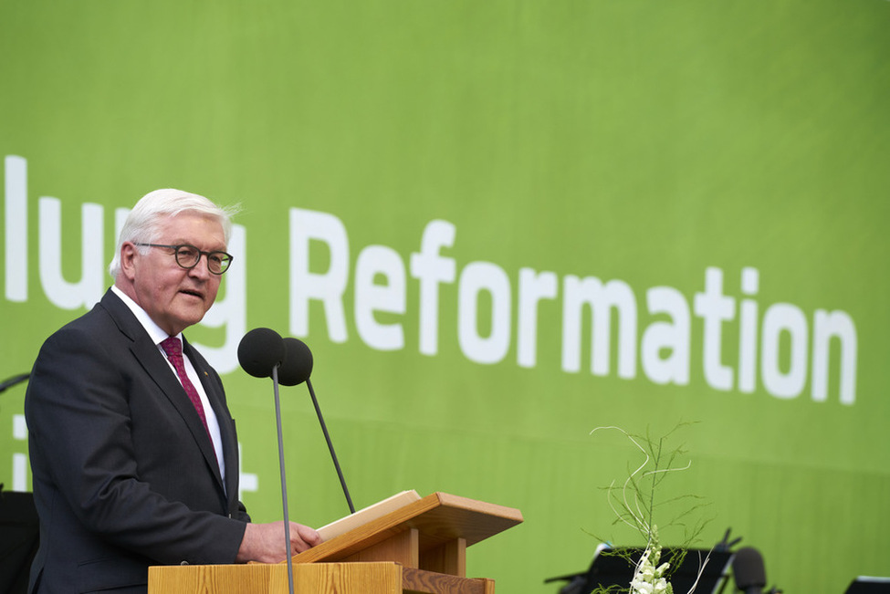 Bundespräsident Frank-Walter Steinmeier hält eine Ansprache auf dem Marktplatz in Wittenberg anlässlich der Eröffnung der 'Weltausstellung Reformation. Tore der Freiheit'