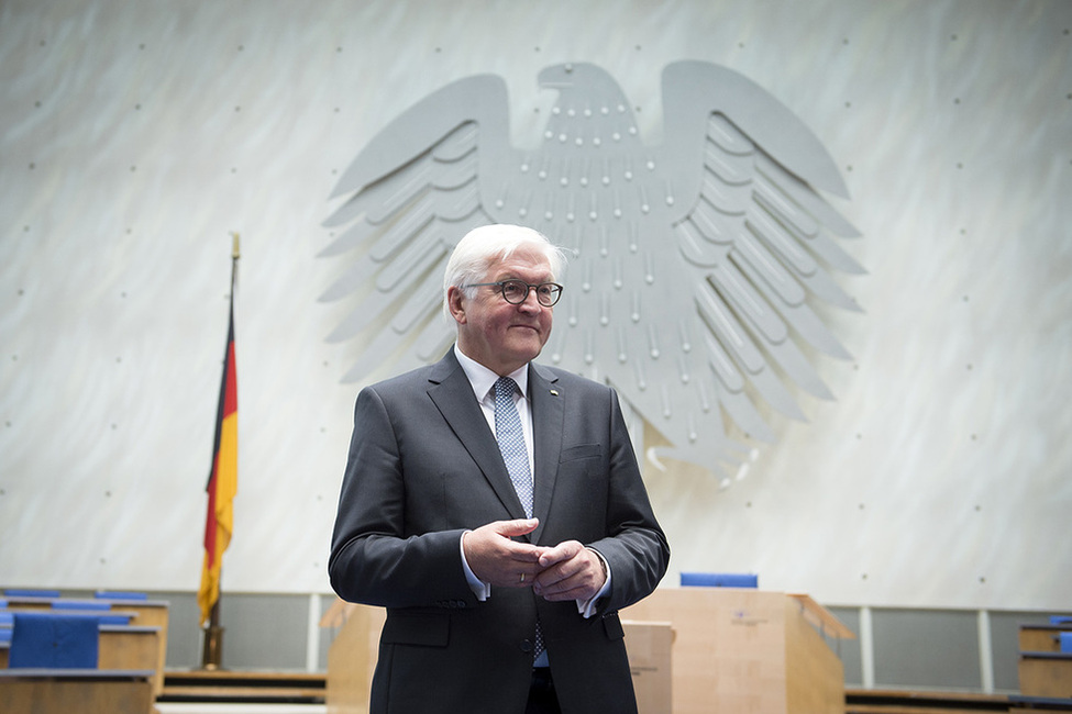 Bundespräsident Frank-Walter Steinmeier bei einem Bildtermin im Plenarsaal im World Conference Center während seines Antrittsbesuchs in Bonn