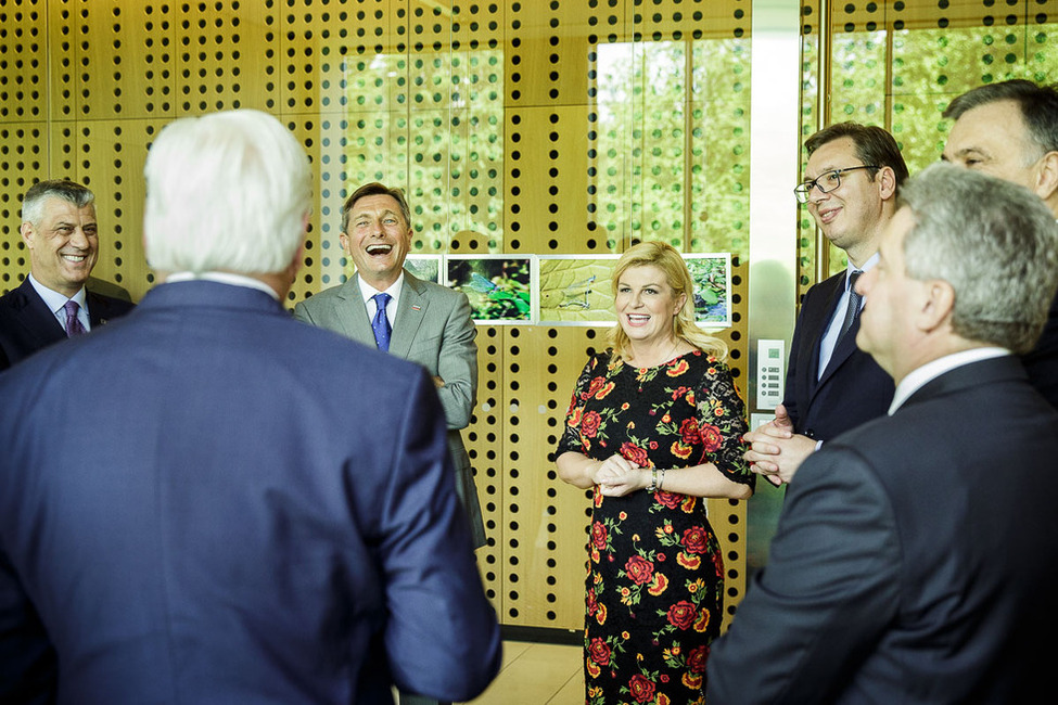 Bundespräsident Frank-Walter Steinmeier bei der Begrüßung von Hashim Thaçi, Borut Pahor, Kolinda Grabar-Kitarović und Aleksandar Vučić im Congress Center anlässlich des Treffens von Staatsoberhäuptern aus Südosteuropa in der Republik Slowenien 