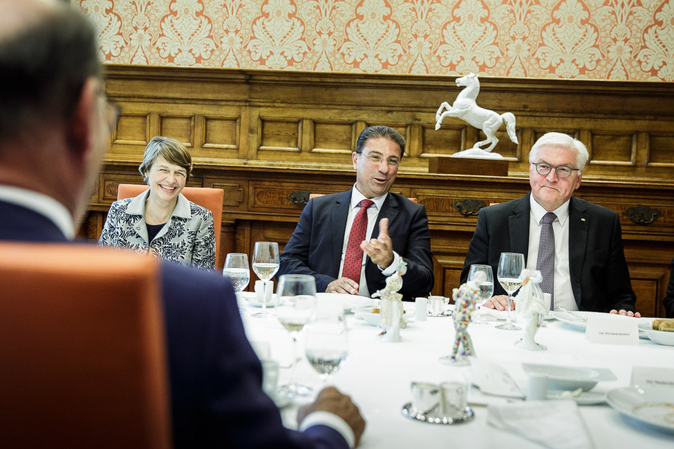 Bundespräsident Frank-Walter Steinmeier beim Mittagessen im Gästehaus der Landesregierung während des Antrittsbesuches in Niedersachsen
