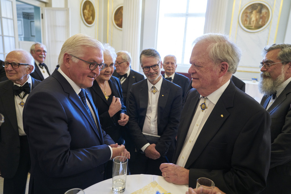 Bundespräsident Frank-Walter Steinmeier bei der Begegnung mit den Ordensmitgliedern im Konzerthaus am Gendarmenmarkt anlässlich der öffentlichen Sitzung des Ordens Pour le mérite für Wissenschaften und Künste in Berlin 