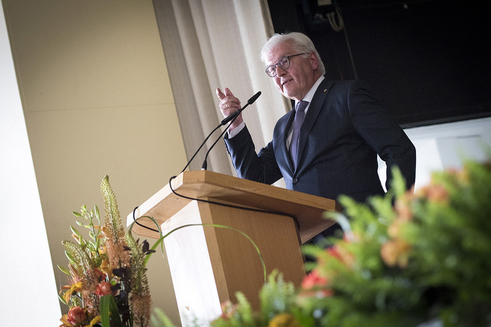 Bundespräsident Frank-Walter Steinmeier hält eine Ansprache in der Stadthalle in Rüsselsheim anlässlich des 57. Hessentages bei seinem Antrittsbesuchs in Hessen  