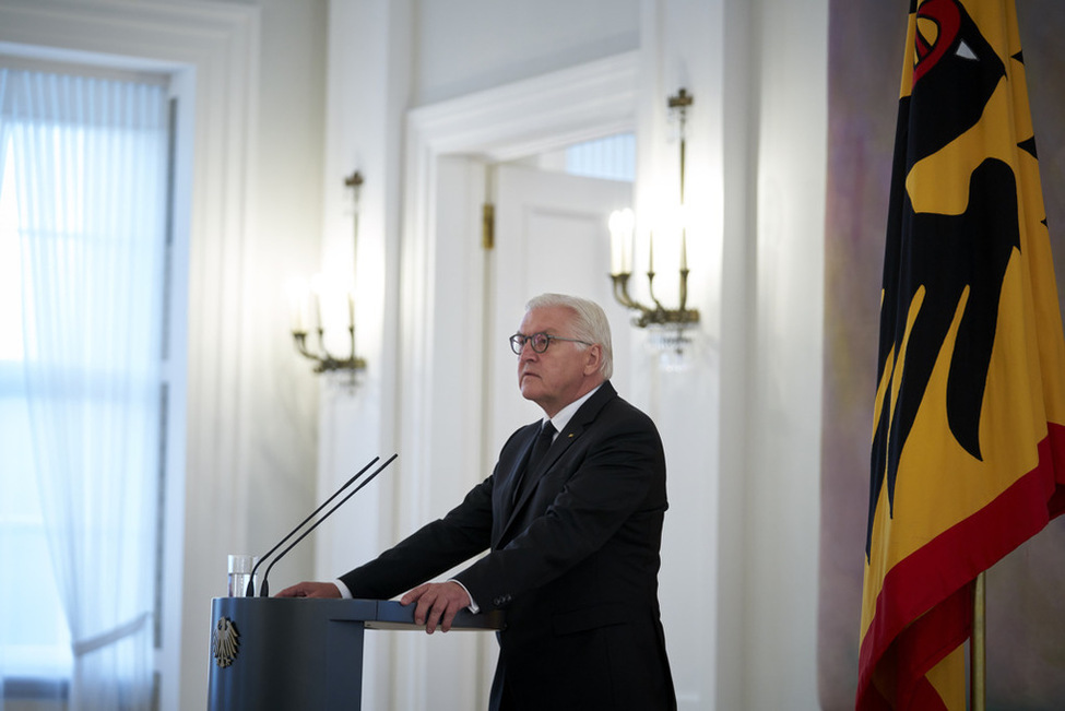 Bundespräsident Frank-Walter Steinmeier hält ein Statement anlässlich des Todes von Bundeskanzler a.D. Helmut Kohl im Großen Saal von Schloss Bellevue