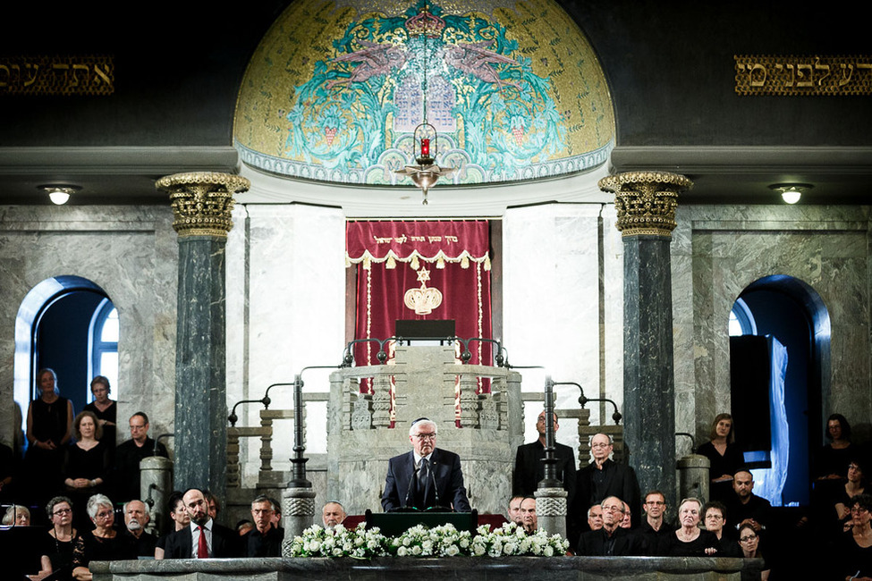 Bundespräsident Frank-Walter Steinmeier hält eine Ansprache beim Festakt zum 100-jährigen Jubiläum der Augsburger Synagoge 