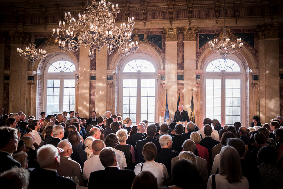 Bundespräsident Frank-Walter Steinmeier hält eine Rede beim Bürgerempfang im neuen Schloss in Stuttgart anlässlich seines Antrittsbesuchs in Baden-Württemberg