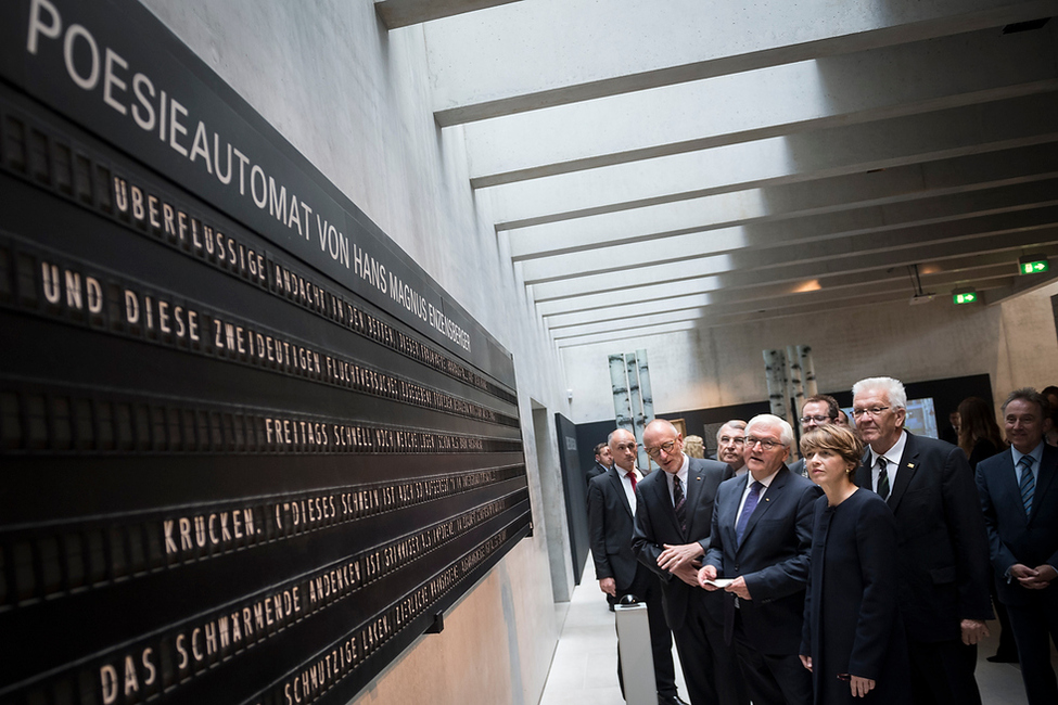 Bundespräsident Frank-Walter Steinmeier und Elke Büdenbender bei einem Rundgang durch das Deutsche Literaturarchiv in Marbach 