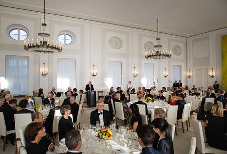 Bundespräsident Frank-Walter Steinmeier hält eine Rede im Großen Saal anlässlich des Staatsbanketts zu Ehren des Präsidenten der Volksrepublik China in Schloss Bellevue 