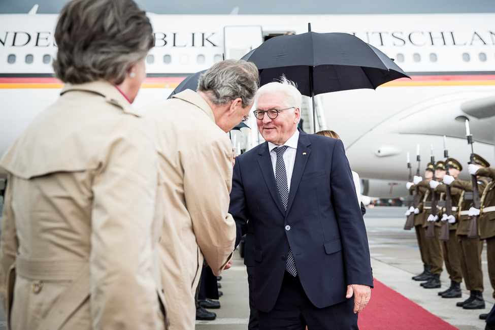 Bundespräsident Frank-Walter Steinmeier bei der Ankunft am Flughafen Tallinn – Lennart Meri anlässlich seines offiziellen Besuchs in der Republik Estland  