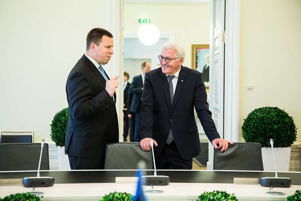 Bundespräsident Frank-Walter Steinmeier beim Gespräch mit dem Ministerpräsidenten der Republik Estland, Jüri Ratas, in seinem Amtssitz in Tallin anlässlich seines offiziellen Besuchs in der Republik Estland  