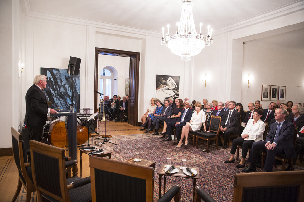 Bundespräsident Frank-Walter Steinmeier hält eine Ansprache zum Auftakt der Gesprächsrunde 'Von der Bonner zur Berliner Republik: Erinnerungen und Lehrstücke' in der Villa Hammerschmidt in Bonn 