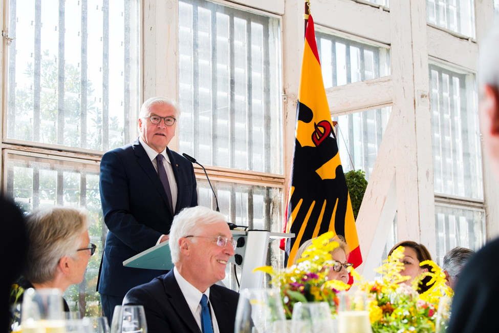 Bundespräsident Frank-Walter Steinmeier hält eine Ansprache beim Mittagessen in der Orangerie des Schlosses Oranienbaum in Wörlitz anlässlich der Informations- und Begegnungsreise mit dem Diplomatischen Korps in Sachsen-Anhalt 