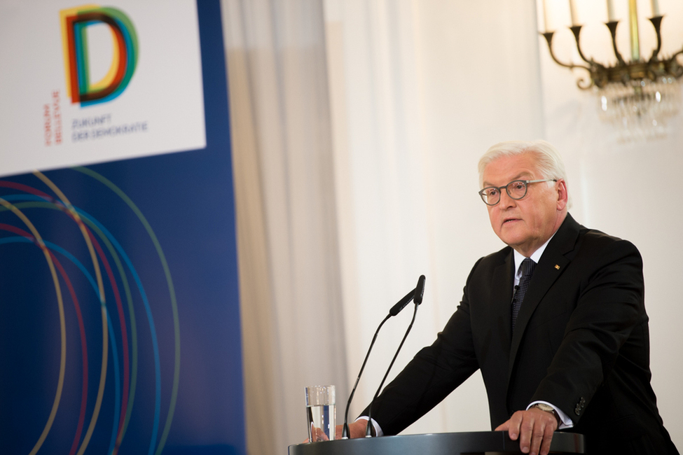 Bundespräsident Frank-Walter Steinmeier hält eine Rede anlässlich der Eröffnung der neuen Veranstaltungsreihe 'Forum Bellevue zur Zukunft der Demokratie' im Großen Saal von Schloss Bellevue 