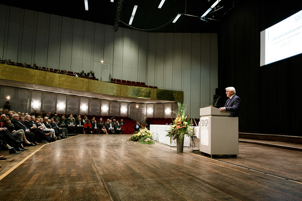 Bundespräsident Frank-Walter Steinmeier hält eine Rede beim Kongress des Schleswig-Holsteinischen Gemeindetages in Kiel anlässlich des Antrittsbesuchs in Schleswig-Holstein  