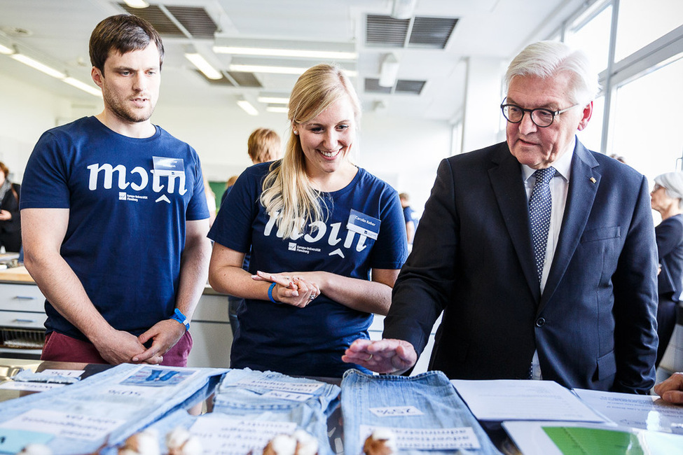 Bundespräsident Frank-Walter Steinmeier beim Austausch mit den Studierenden des Projekts 'Verbraucherbildung als Schulfach' der Europa-Universität in Flensburg anlässlich des Antrittsbesuchs in Schleswig-Holstein  